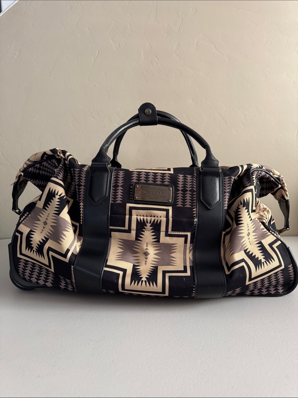 🫶🏻🙌🏼 Pendleton Black & Cream Aztec Travel Tote